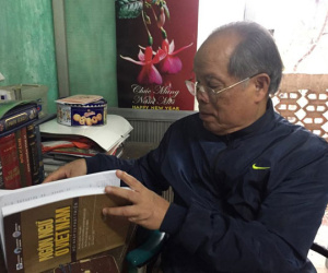 PGS Bùi Hiền: 'Dùng chữ cải tiến để xỏ xiên, chế nhạo, tôi sẽ kiện'