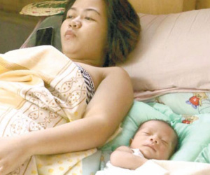 Tai nạn khủng khiếp khi đẻ mổ: Bác sĩ cắt trúng bàng quang sản phụ, rạch vào má thai nhi