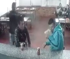 Brazil: Ngồi uống bia, bị sát thủ nã liên tiếp 3 phát vào đầu