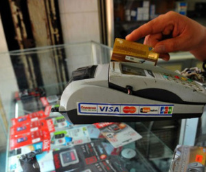 Chủ thẻ không được rút tiền mặt tại máy POS