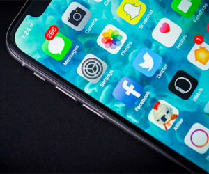 LG và Samsung phải cạnh tranh để sản xuất màn hình iPhone