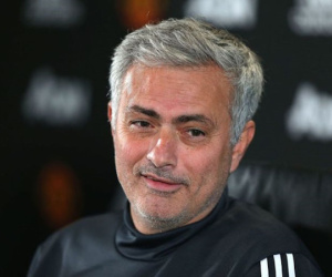 Mourinho thừa nhận khả năng chiêu mộ Sanchez