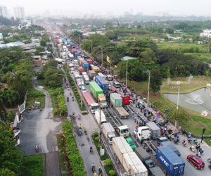 Đoạn đường 8 km đi hết 6 tiếng ở Sài Gòn: Nắn dòng, mở 'túi chứa'