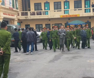 Video: Cảnh sát áp giải các bị cáo rời 'phiên tòa ông Đinh La Thăng'