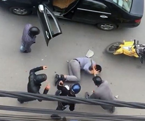 Lộ nguyên nhân vụ tài xế bị lôi khỏi ô tô, đánh dã man trên đường