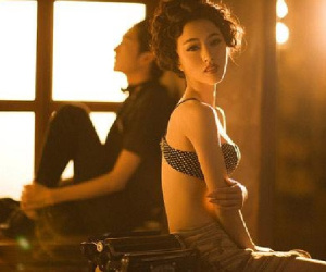 Ngày nào cũng bưng nước rửa chân cho vợ, vậy mà vẫn bị… ‘cắm sừng’