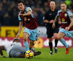 Man Utd giành chiến thắng tối thiểu trước Burnley