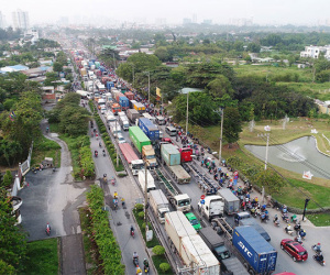 Đoạn đường 8 km đi mất 6 tiếng: 'Cảng lớn nhất nước nằm trong đô thị?'