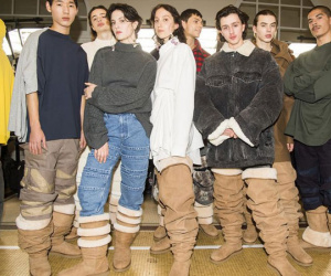 Hỏi nhanh: Bạn có muốn đi đôi boot ngang đùi đồ sộ và trễ nải này không? Nó đang là mốt mới nhất đấy!