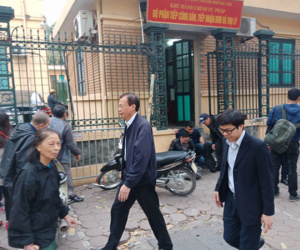 Phiên xử Đinh La Thăng: Ông Phùng Đình Thực đi bộ rời tòa sau tuyên án