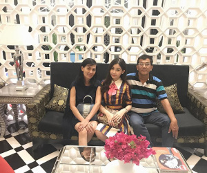 Trước nguy cơ bị thu hồi vương miện Hoa hậu, Lê Âu Ngân Anh vẫn hạnh phúc đón tuổi mới bên gia đình