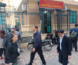 Vì sao ông Phùng Đình Thực bị tuyên 9 năm tù vẫn rời tòa một mình?