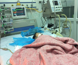 Cháu bé 8 tháng tuổi nguy kịch sau mũi tiêm của nữ điều dưỡng bệnh viện Đông Anh đã tử vong