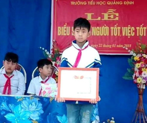 Học sinh lớp 5 trả lại hơn 16,5 triệu đồng cho người đánh rơi
