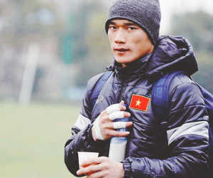 'Hot boy' Tiến Dũng nghêu ngao hát, ngượng ngùng dễ thương