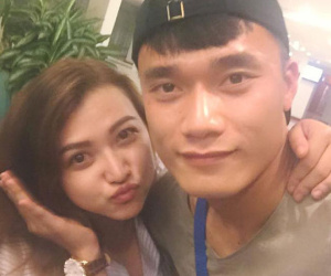 Phát hiện ra ảnh chụp thân thiết với Bùi Tiến Dũng, cô gái xinh đẹp bị dân mạng 'truy quét'