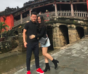 Quang Hải không chỉ là người hùng sân cỏ mà ngoài đời còn là soái ca chăm diện đồ đôi với bạn gái