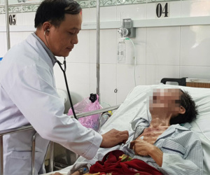Miếng mít sặc vào đường thở khiến người đàn ông hôn mê