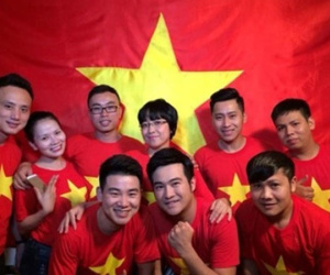 Minh Quân kêu gọi nghệ sĩ, hoa hậu quay MV gấp để cổ vũ đội U23 VN