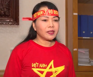 Bộ trưởng Nguyễn Thị Kim Tiến mặc áo đỏ gửi lời chúc U23 Việt Nam