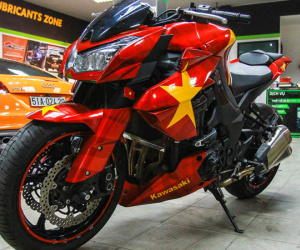 Dàn xe độ tem cổ vũ U23 Việt Nam trước trận chung kết