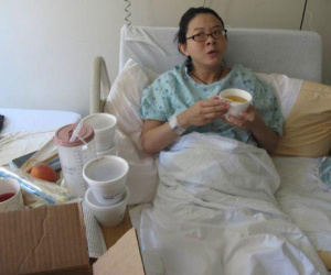 Méo miệng, liệt nửa mặt bởi thói quen không tưởng này hàng nghìn người đang mắc phải