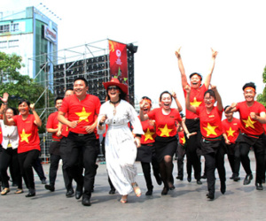 Chung kết U23 có thể hoãn, người Sài Gòn vẫn 'hừng hực' cổ vũ