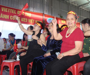 Mong U23 vô địch để bố mẹ tặng trung vệ Tiến Dũng quà vô giá