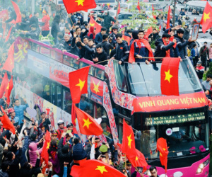 Dòng người dài 30km chào đón đội U23 Việt Nam trở về