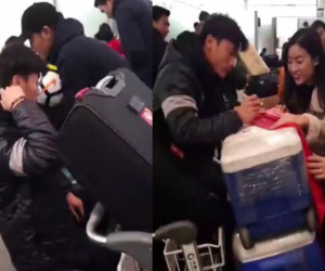 Video: Bùi Tiến Dũng ngượng ngùng ký tên tặng Hoa hậu Mỹ Linh