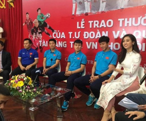 Hoa hậu Đỗ Mỹ Linh lần đầu lên tiếng sau khi âm thầm xuất hiện ở Thường Châu để cổ vũ cho U23 Việt Nam