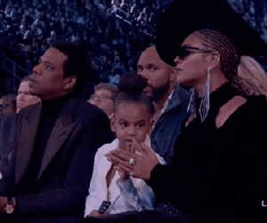 Khoảnh khắc gây sốt Grammy: Con gái bảo, bố mẹ Beyoncé và JayZ phải nghe!