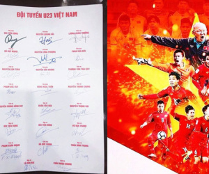 Loạt chữ ký của U23 Việt Nam khiến dân mạng bàn tán sôi nổi