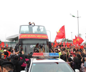 U23 Việt Nam trở về: Những người hùng khổ vì được... yêu!
