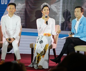 Hoa hậu H'Hen Niê diện áo dài trắng đồng hành cùng bệnh nhân HIV