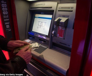 Máy ATM bị hacker tấn công, nhả tiền ào ạt
