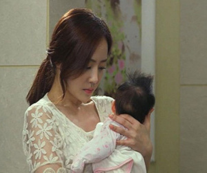 Mẹ người yêu ném 50 triệu vào mặt tôi để 'đổi cháu' cũng chưa khiến tôi đau bằng điều này