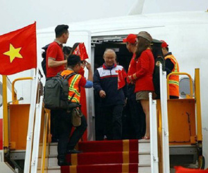 Xử phạt Vietjet Air 40 triệu đồng vụ người mẫu hở hang trên máy bay đón U23 Việt Nam