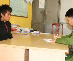 Bắt kẻ đánh bạn nhậu vong mạng rồi trốn lên núi đá