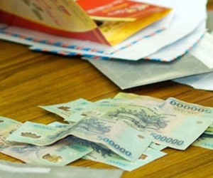 Chị em 'con chấy cắn đôi' quay mặt với nhau chỉ vì một chiếc phong bì ngày cưới