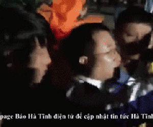 Video: Đón cầu thủ U23 Việt Nam: Sân bay Vinh 'thất thủ', dân Nghệ An lại đi bão ăn mừng