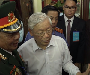 Video: Tổng bí thư thăm hầm vũ khí bí mật của biệt động Sài Gòn