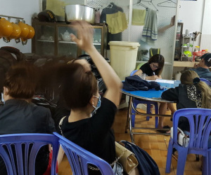 8 cô gái 'bay lắc' trong phòng karaoke ở miền Tây
