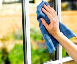Mẹo lau kính đón Tết sạch trong nháy mắt để nhà luôn sang, sáng như mới