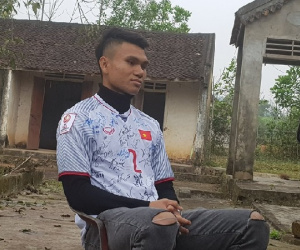 Xuân Mạnh mong mau có tiền thưởng trả nợ cho bố mẹ