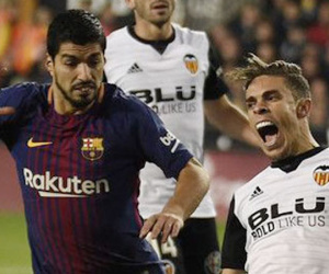 Luis Suarez bị tố cáo nhục mạ cầu thủ Valencia