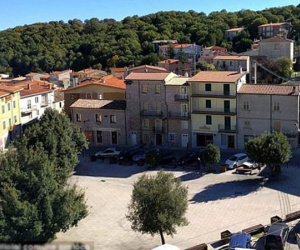 Thị trấn xinh đẹp ở Italy rao bán 200 căn nhà với giá một bảng