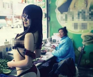 Gái trẻ mặc bikini bán trầu cau bất chấp giá lạnh gây phẫn nộ