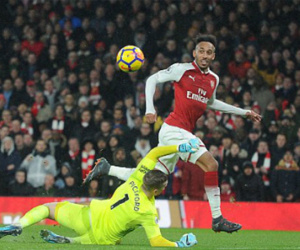 Aubameyang nổ súng, Arsenal đè bẹp Everton