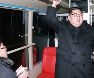 Dù đã nửa đêm, vợ chồng Kim Jong-un vẫn đi làm việc này